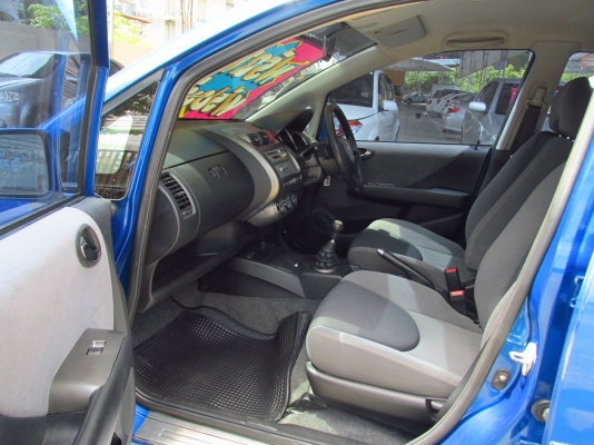 **ด่วนๆจ้า** โปรโมชั่นพิเศษ ออกรถ 10,000 บาทHONDA JAZZ 1.5MT ปี2004