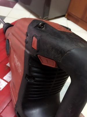 ขายเครื่องสกัดแย็กไฟฟ้าตัวใหญ่สภาพดีเดิมยี่ห้อHILTIรุ่นTE-700AVRราคาไม่แพงครับ ขายเครื่องสกัดแย็กไฟฟ้าตัวใหญ่สภาพดีเดิมยี่ห้อHILTIรุ่นTE-700AVRราคาไม่แพงครับ