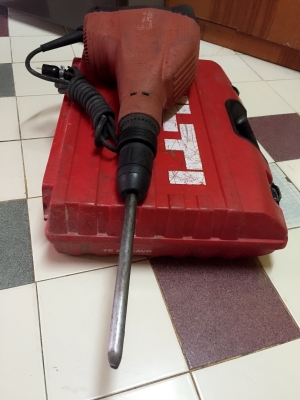 ขายเครื่องสกัดแย็กไฟฟ้าตัวใหญ่สภาพดีเดิมยี่ห้อHILTIรุ่นTE-700AVRราคาไม่แพงครับ ขายเครื่องสกัดแย็กไฟฟ้าตัวใหญ่สภาพดีเดิมยี่ห้อHILTIรุ่นTE-700AVRราคาไม่แพงครับ