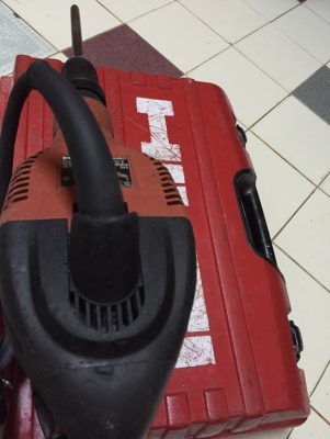 ขายเครื่องสกัดแย็กไฟฟ้าตัวใหญ่สภาพดีเดิมยี่ห้อHILTIรุ่นTE-700AVRราคาไม่แพงครับ ขายเครื่องสกัดแย็กไฟฟ้าตัวใหญ่สภาพดีเดิมยี่ห้อHILTIรุ่นTE-700AVRราคาไม่แพงครับ