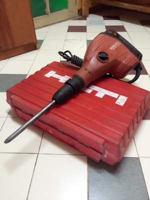 ขายเครื่องสกัดแย็กไฟฟ้าตัวใหญ่สภาพดีเดิมยี่ห้อHILTIรุ่นTE-700AVRราคาไม่แพงครับ ขายเครื่องสกัดแย็กไฟฟ้าตัวใหญ่สภาพดีเดิมยี่ห้อHILTIรุ่นTE-700AVRราคาไม่แพงครับ