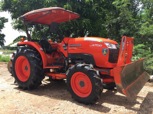 ขายรถไถคูโบต้า L4708 สภาพสวยมาก ใช้งาน 400 ชั่วโมง เล่มพร้อม ราคา 450,000 บาท สนใจติดต่อที่เบอร์ 081-9136451 ค่ะ
