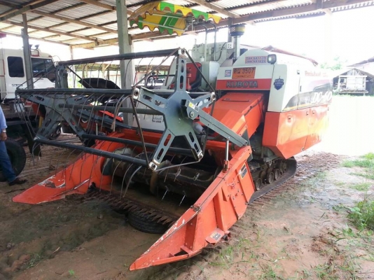 ขายรถเกี่ยวข้าว KUBOTA DC60 ปี53 ใช้งาน 1160ชั่วโมง ช่วงล่างดี สภาพพร้อมใช้งาน เอกสารเล่มทะเบียนพร้อมโอน ราคา270,000 สนใจโทร 090-8588220คุณนะ 093-3258446คุณบิว หรือเข้าดูสินค้าอื่นๆได้ที่ www.narong2truck.com หรือ www.truck.in.th/498 หรือเพจFacebook ณรงค์