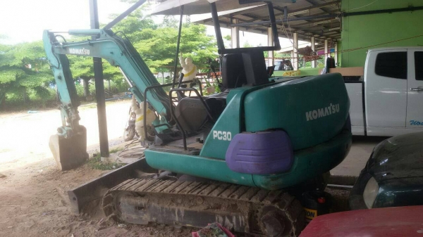Komatsu pc.30-7 พร้อมหัวเจาะ 300000 ราคาต่อรองกันได้จร้า โทร 062-3344799