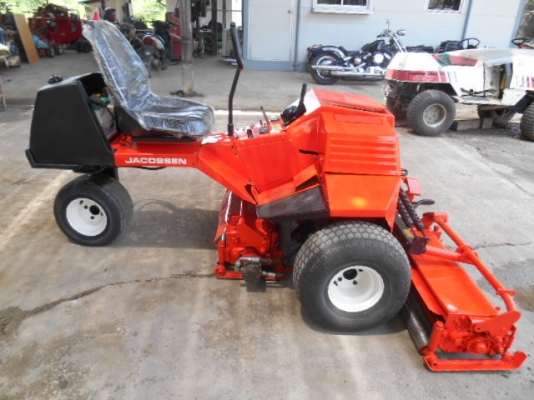 รถตัดหญ้า สามแก๊ค์ JACOBSEN TRI-KING 1672D พร้อมใช้งาน