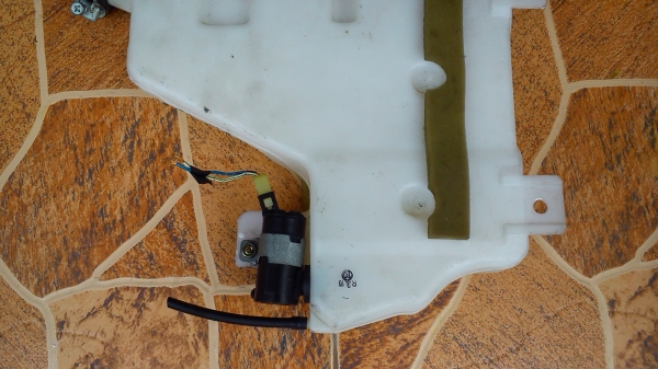 กระป๋องฉีดน้ำกระจกแบบแบน พร้อมมอเตอร์ฉีดกระจก ของรถ TOYOTA ไม่ทราบรุ่น กระป๋องฉีดน้ำกระจกแบบแบน พร้อมมอเตอร์ฉีดกระจก ของรถ TOYOTA ไม่ทราบรุ่น