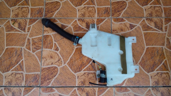 กระป๋องฉีดน้ำกระจกแบบแบน พร้อมมอเตอร์ฉีดกระจก ของรถ TOYOTA ไม่ทราบรุ่น กระป๋องฉีดน้ำกระจกแบบแบน พร้อมมอเตอร์ฉีดกระจก ของรถ TOYOTA ไม่ทราบรุ่น