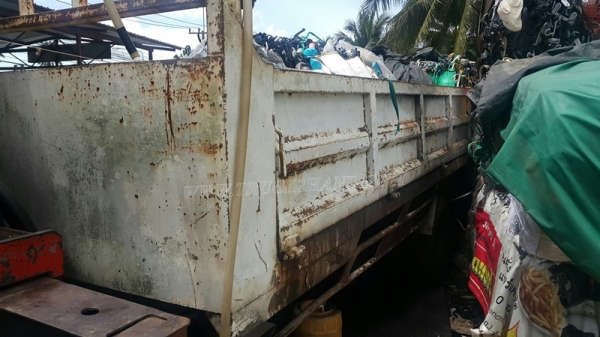 รถบรรทุกติดเครนยี่ห้ออีโน่ รุ่น FD เครนขนาด 3 ตัน สภาพแซซซีสวยมาก รถบรรทุกติดเครนยี่ห้ออีโน่ รุ่น FD เครนขนาด 3 ตัน สภาพแซซซีสวยมาก