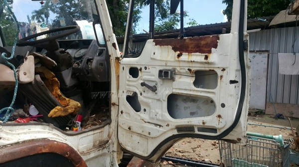 รถบรรทุกติดเครนยี่ห้ออีโน่ รุ่น FD เครนขนาด 3 ตัน สภาพแซซซีสวยมาก รถบรรทุกติดเครนยี่ห้ออีโน่ รุ่น FD เครนขนาด 3 ตัน สภาพแซซซีสวยมาก