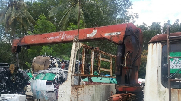 รถบรรทุกติดเครนยี่ห้ออีโน่ รุ่น FD เครนขนาด 3 ตัน สภาพแซซซีสวยมาก รถบรรทุกติดเครนยี่ห้ออีโน่ รุ่น FD เครนขนาด 3 ตัน สภาพแซซซีสวยมาก