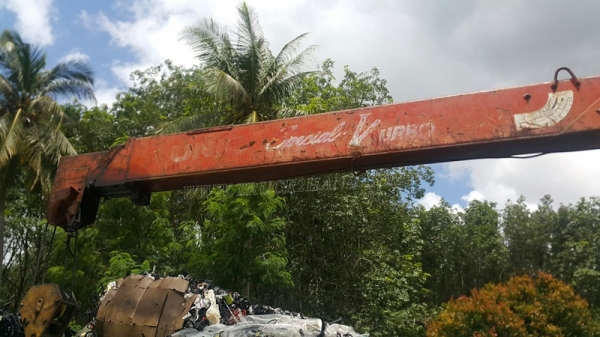 รถบรรทุกติดเครนยี่ห้ออีโน่ รุ่น FD เครนขนาด 3 ตัน สภาพแซซซีสวยมาก รถบรรทุกติดเครนยี่ห้ออีโน่ รุ่น FD เครนขนาด 3 ตัน สภาพแซซซีสวยมาก