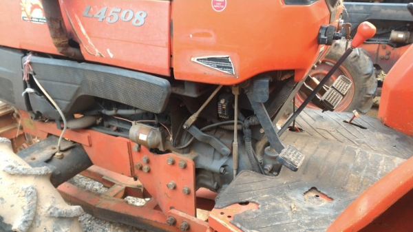 ขายรถไถ KUBOTA L4508 พร้อมดันหน้าตราช้าง ทะเบียนพร้อมโอน ราคา 180,000 DC Tractor Rayong 0818618678,0899347475 id line=0818618678 id line=0899347475 มีรถขนส่งบริการทั่วไทย https://www.facebook.com/DC-Tractor-Rayong-307154532717928/shop?ref=page_internal&am