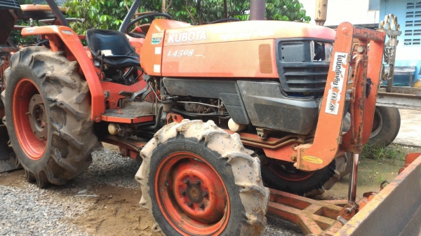 ขายรถไถ KUBOTA L4508 พร้อมดันหน้าตราช้าง ทะเบียนพร้อมโอน ราคา 180,000 DC Tractor Rayong 0818618678,0899347475 id line=0818618678 id line=0899347475 มีรถขนส่งบริการทั่วไทย https://www.facebook.com/DC-Tractor-Rayong-307154532717928/shop?ref=page_internal&am