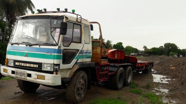 ขายหัวลากสิบล้อ+หางโรเบท เครื่อง 220 แรง ปี 36 หาง 2 เพลา กว้าง 2.5 เมตร ยาว 12 เมตร ปี 57