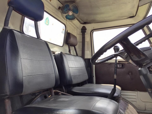 ขาย HINO KM 779  เครื่อง 117 แรง ยาว 5.50 ปี 1991 - 2534 รถห้าง มีช่องติดเครนแล้ว ซื้อไปติดตั้งเครนได้เลย ช่วงล่าง F เครื่องดี เครื่องกำลังดีเยี่ยม ขับดี พวงมาลัยเพาเวอร์ กะบะไม้ พื้นเป็นเหล็ก คัดซีสวย ภายในสวย สะอาด ยางใช้ยาวๆเลยครับ