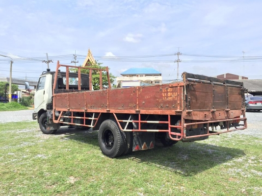 ขาย HINO KM 779  เครื่อง 117 แรง ยาว 5.50 ปี 1991 - 2534 รถห้าง มีช่องติดเครนแล้ว ซื้อไปติดตั้งเครนได้เลย ช่วงล่าง F เครื่องดี เครื่องกำลังดีเยี่ยม ขับดี พวงมาลัยเพาเวอร์ กะบะไม้ พื้นเป็นเหล็ก คัดซีสวย ภายในสวย สะอาด ยางใช้ยาวๆเลยครับ