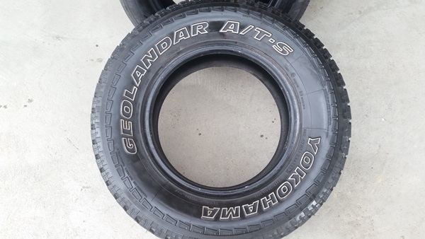 ขายยาง245/70/16 ปี 2812 YOKOHAMA AT-S 2 เส้น