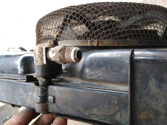 แผงแอร์ใต้ท้อง รถตู้โตโยต้า หัวจรวด พัดลมพร้อม แถมหัวแปลงใส่ท่อน้ำยาธรรมดาให้ด้วยครับ ต่างจังหวัดส่งได้ TEL0890671028 อยู่ดอนเมือง IDline 0890671028