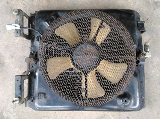 แผงแอร์ใต้ท้อง รถตู้โตโยต้า หัวจรวด พัดลมพร้อม แถมหัวแปลงใส่ท่อน้ำยาธรรมดาให้ด้วยครับ ต่างจังหวัดส่งได้ TEL0890671028 อยู่ดอนเมือง IDline 0890671028