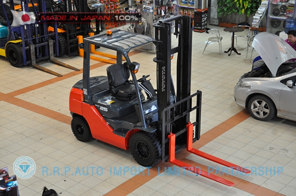 ขายรถโฟล์คลิฟท์มือสอง TOYOTA รุ่น 8FD25-34251 ราคา 520,000 บาท นำเข้าจากประเทศญี่ปุ่น 100\% ไม่เคยใช้งานในไทย