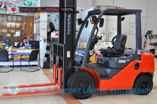 ขายรถโฟล์คลิฟท์มือสอง TOYOTA รุ่น 8FD25-34251 ราคา 520,000 บาท นำเข้าจากประเทศญี่ปุ่น 100\% ไม่เคยใช้งานในไทย