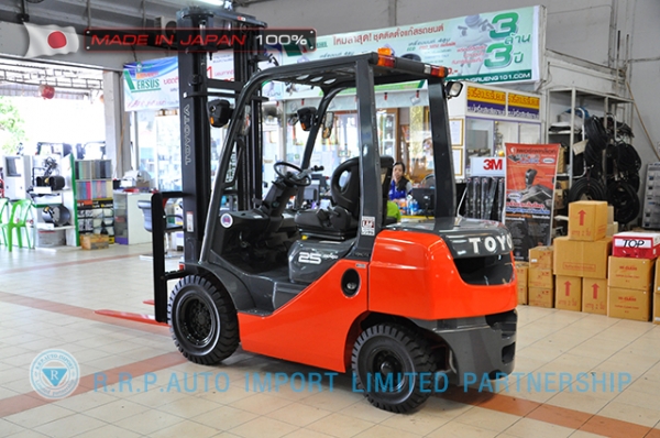 ขายรถโฟล์คลิฟท์มือสอง TOYOTA รุ่น 8FD25-34251 ราคา 520,000 บาท นำเข้าจากประเทศญี่ปุ่น 100\% ไม่เคยใช้งานในไทย