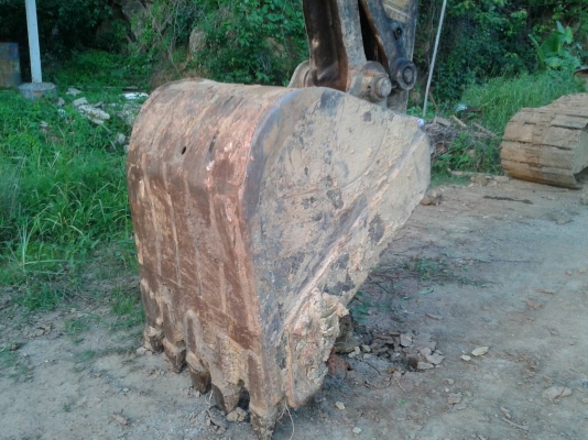 ขายรถแบคโฮ KOMATSU PC200-5 ระบบไฟเต็ม คอลโทรลสั้น ราคา 640000