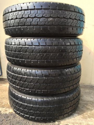 ขายยาง DUNLOP VANTREK V1 205-70-15 ปี13 ดอกหนาจัด ไม่มีตำหนิ ชุดละ 4,900 บาท