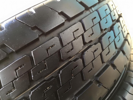 ขายยาง DUNLOP VANTREK V1 205-70-15 ปี13 ดอกหนาจัด ไม่มีตำหนิ ชุดละ 4,900 บาท