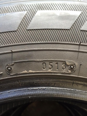 ขายยาง DUNLOP VANTREK V1 205-70-15 ปี13 ดอกหนาจัด ไม่มีตำหนิ ชุดละ 4,900 บาท