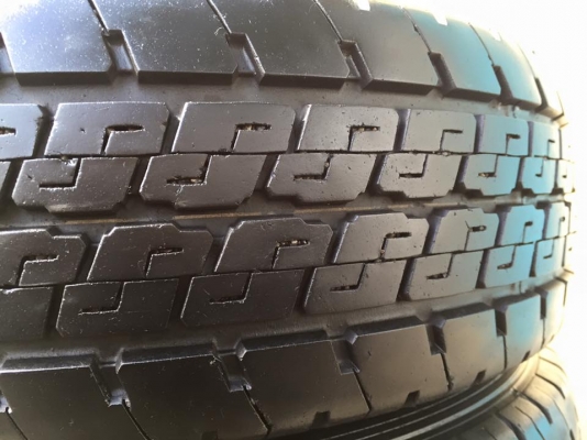 ขายยาง DUNLOP VANTREK V1 205-70-15 ปี13 ดอกหนาจัด ไม่มีตำหนิ ชุดละ 4,900 บาท