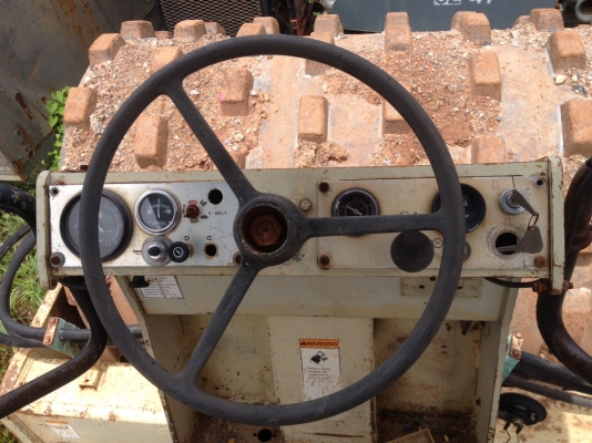 ขายรถบด อิงเกอร์โซแลนด์ 2 คัน เปลือกหนามกับเปลือกเรียบ 2 เพลา เอกสารเล่มทะเบียน ราคา 1100000