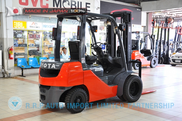 ขายรถโฟล์คลิฟท์มือสอง TOYOTA รุ่น 8FD25-31365 ราคา 495,000 บาท นำเข้าจากประเทศญี่ปุ่น 100\% ไม่เคยใช้งานในไทย