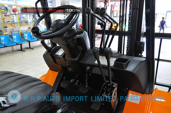 ขายรถโฟล์คลิฟท์มือสอง TOYOTA รุ่น7FD30-18803 ราคา  495,000 บาท นำเข้าจากประเทศญี่ปุ่น 100\% ไม่เคยใช้งานในไทย