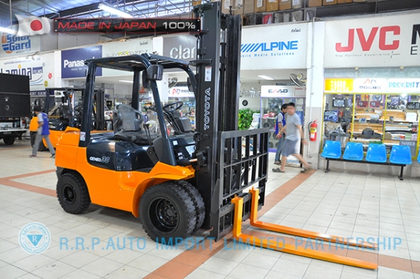 ขายรถโฟล์คลิฟท์มือสอง TOYOTA รุ่น7FD30-18803 ราคา  495,000 บาท นำเข้าจากประเทศญี่ปุ่น 100\% ไม่เคยใช้งานในไทย