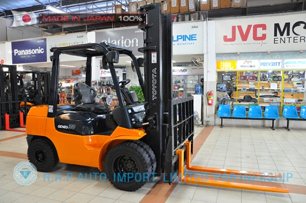 ขายรถโฟล์คลิฟท์มือสอง TOYOTA รุ่น7FD30-18803 ราคา  495,000 บาท นำเข้าจากประเทศญี่ปุ่น 100\% ไม่เคยใช้งานในไทย