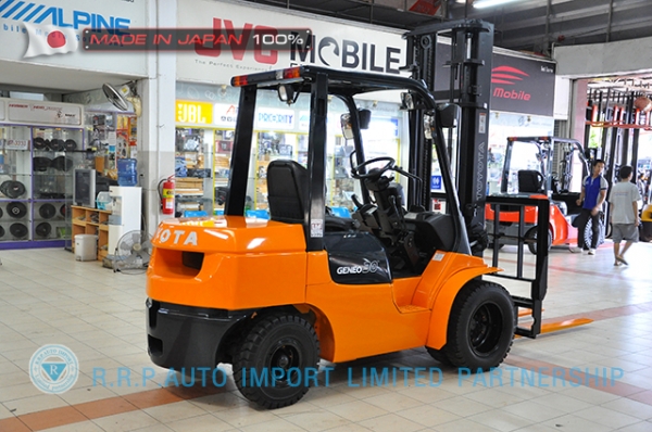 ขายรถโฟล์คลิฟท์มือสอง TOYOTA รุ่น7FD30-18803 ราคา  495,000 บาท นำเข้าจากประเทศญี่ปุ่น 100\% ไม่เคยใช้งานในไทย