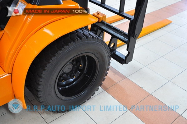 ขายรถโฟล์คลิฟท์มือสอง TOYOTA รุ่น7FD30-18803 ราคา  495,000 บาท นำเข้าจากประเทศญี่ปุ่น 100\% ไม่เคยใช้งานในไทย