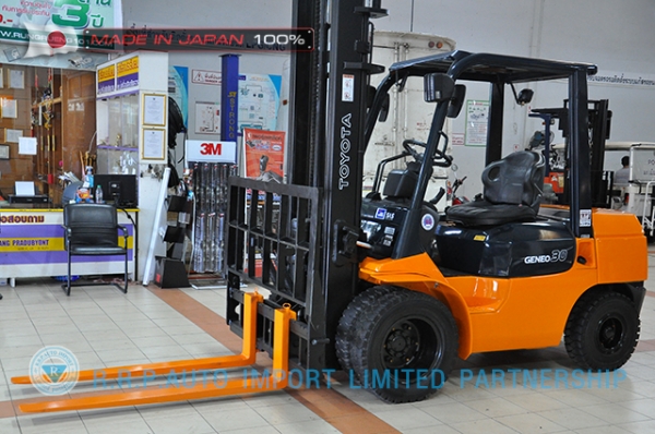 ขายรถโฟล์คลิฟท์มือสอง TOYOTA รุ่น7FD30-18803 ราคา  495,000 บาท นำเข้าจากประเทศญี่ปุ่น 100\% ไม่เคยใช้งานในไทย