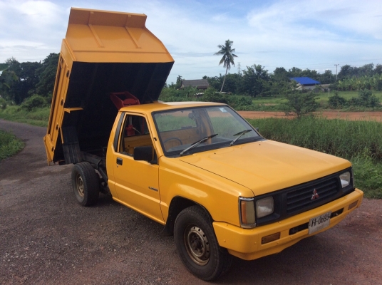 ขายรถกะบะมิตซู (ดั้ม)สภาพดี เครื่องดี ครัทซีสวย ยางดี กระบะดั๊มเพิ่งต่อมาใหม่(ดั๊มสามคิว)ราคา 165,000บาท ศุภากร 081-1903107, 081-4252943