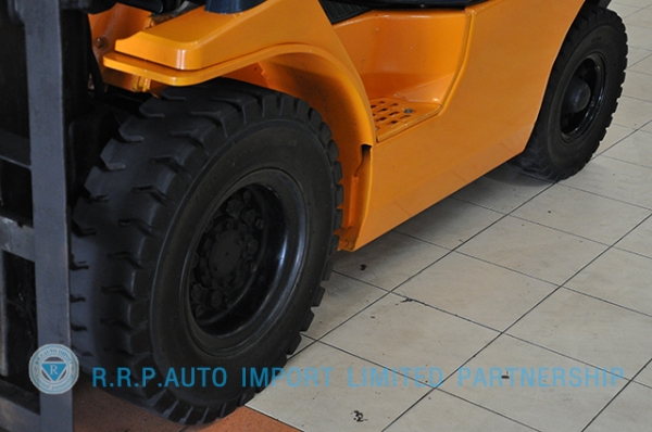 ขายรถโฟล์คลิฟท์มือสอง TOYOTA รุ่น7FD25-19872 ราคา 455,000 บาท นำเข้าจากประเทศญี่ปุ่น 100\% ไม่เคยใช้งานในไทย