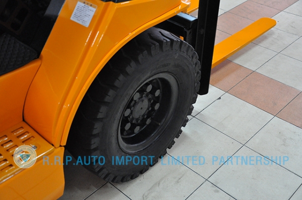 ขายรถโฟล์คลิฟท์มือสอง TOYOTA รุ่น7FD25-21850 ราคา 425,000 บาท นำเข้าจากประเทศญี่ปุ่น 100\% ไม่เคยใช้งานในไทย