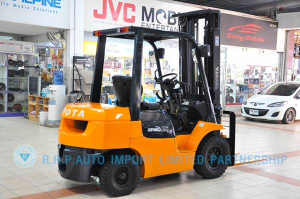 ขายรถโฟล์คลิฟท์มือสอง TOYOTA รุ่น7FD25-21850 ราคา 425,000 บาท นำเข้าจากประเทศญี่ปุ่น 100\% ไม่เคยใช้งานในไทย