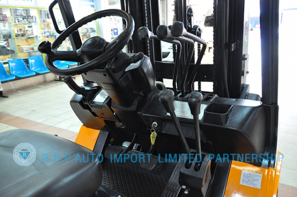 ขายรถโฟล์คลิฟท์มือสอง TOYOTA รุ่น7FD25-21850 ราคา 425,000 บาท นำเข้าจากประเทศญี่ปุ่น 100\% ไม่เคยใช้งานในไทย