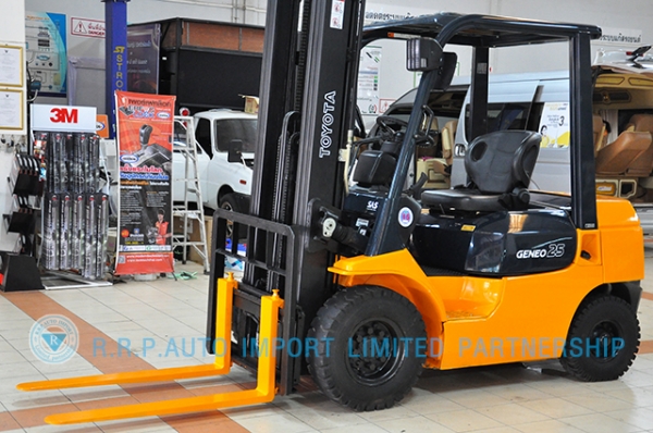 ขายรถโฟล์คลิฟท์มือสอง TOYOTA รุ่น7FD25-21850 ราคา 425,000 บาท นำเข้าจากประเทศญี่ปุ่น 100\% ไม่เคยใช้งานในไทย