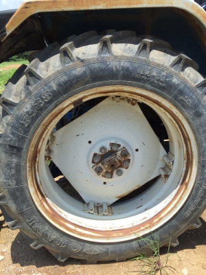 FORD 6610 เสื้อลาย มีตุ้. แต่กระจกไม่มี สภาพสวยมากๆพร้อมใช้สุดๆๆ