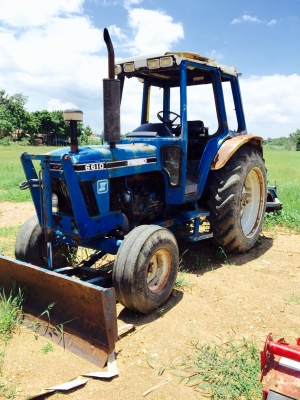 FORD 6610 เสื้อลาย มีตุ้. แต่กระจกไม่มี สภาพสวยมากๆพร้อมใช้สุดๆๆ