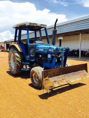 FORD 6610 เสื้อลาย มีตุ้. แต่กระจกไม่มี สภาพสวยมากๆพร้อมใช้สุดๆๆ