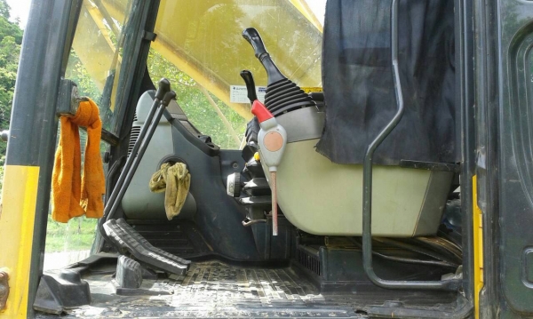 Komatsu 200รุ่น8 สภาพดีมากๆ เอวแน่น เครื่องดี พร้อมทำงาน