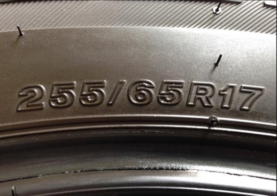 ยาง Bridgestone 255 65 17 ปี13 ดอกเต็ม ไม่มีปะ ราคาไม่แพง